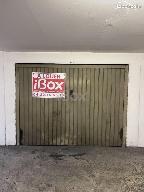 Parking Toulon · 137 €/mois
