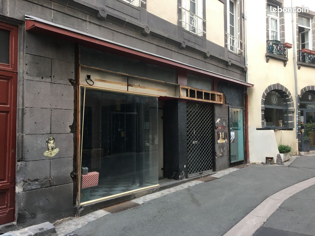 Local commercial 6 pièces 180 m² · à Clermont-Ferrand · 180 m² · 220 000 €