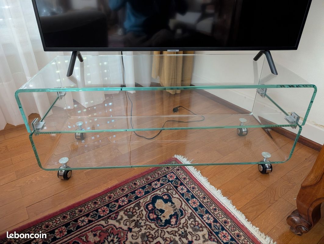 Meuble TV en verre trempé – design courbé (image 1)