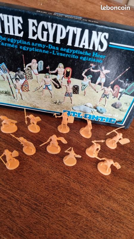 La boite de figurines de la cour du pharaon égyptien par Atlantic au 1/72e
