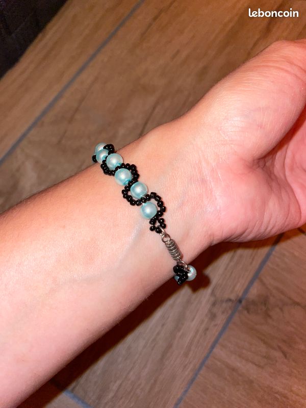Bracelet (image 1)