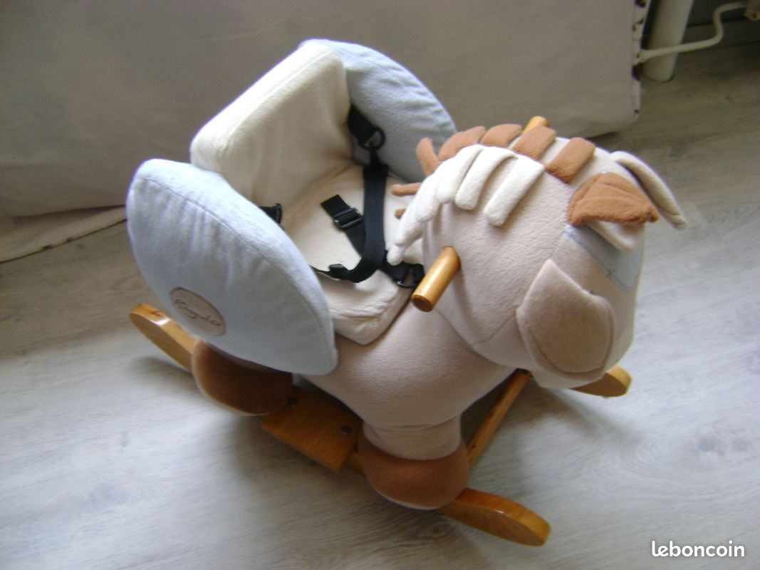 Cheval à bascule (image 1)