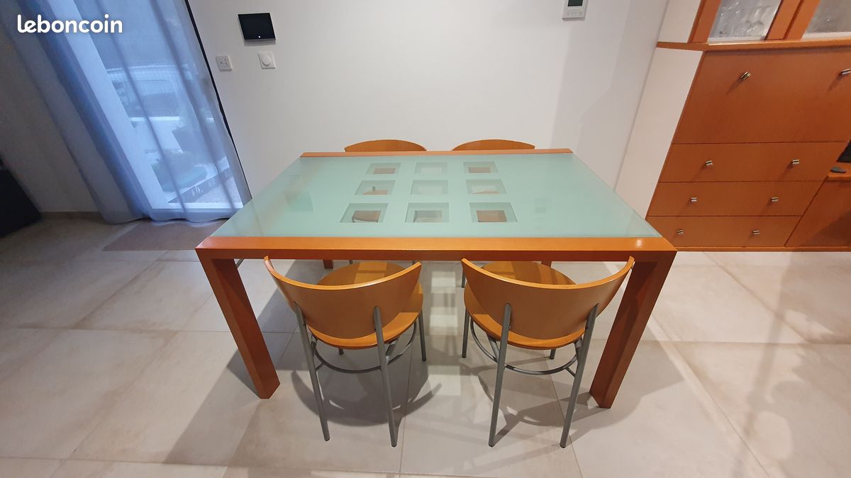 Table salle à manger ligne Roset en verre dépoli et 4 chaises assorties Largeur 94cm Longueur 140cm Rallonge déployée 280 (image 4)
