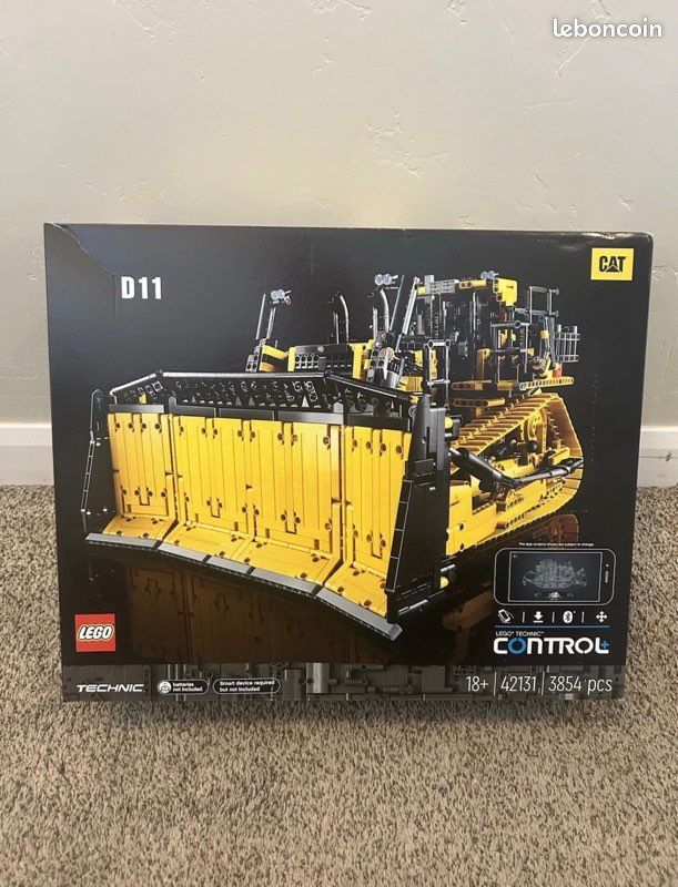 LEGO Technic CAT D11 Bulldozer 42131 – Neuf / Jamais monté. Set impressionnant LEGO Technic avec 3854 pièces. Reproduction ultra détaillée du célèbre Caterpillar D11 Bulldozer, idéale pour collection (image 1)