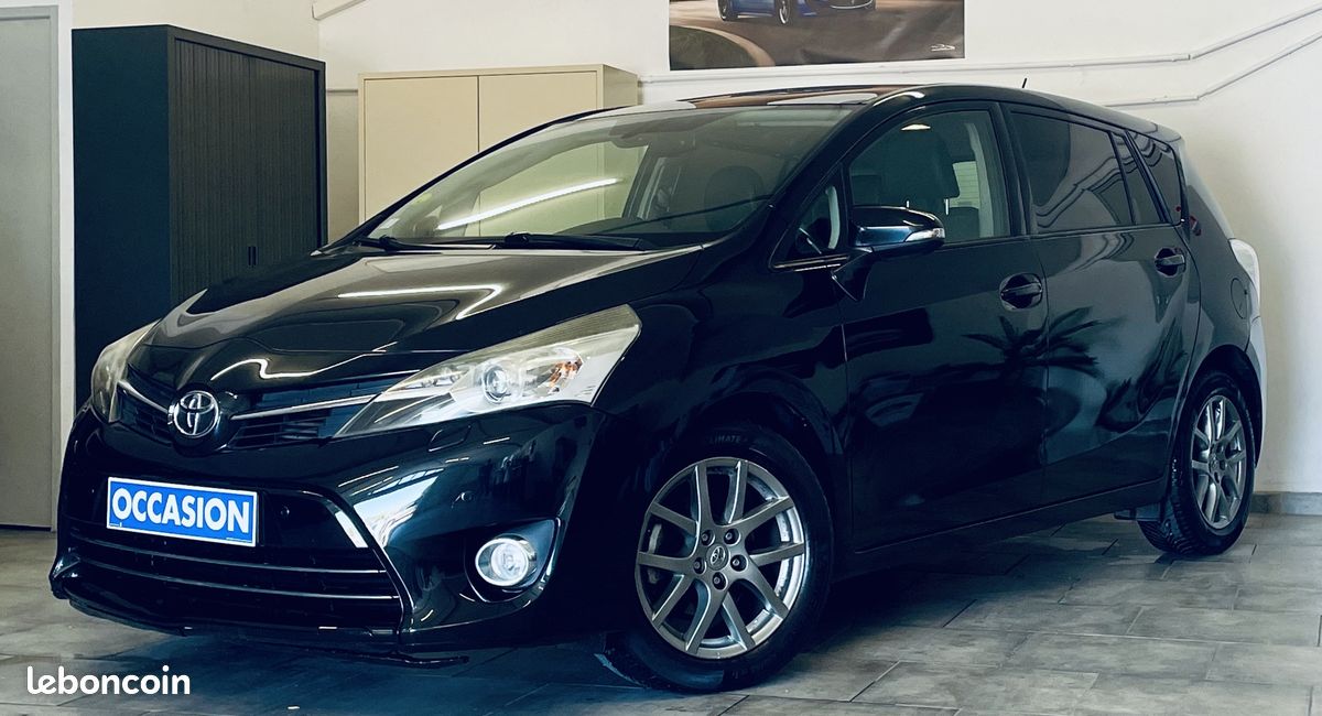 Toyota VERSO 124 D-4D SKYVIEW 5 PLACES (image 1)