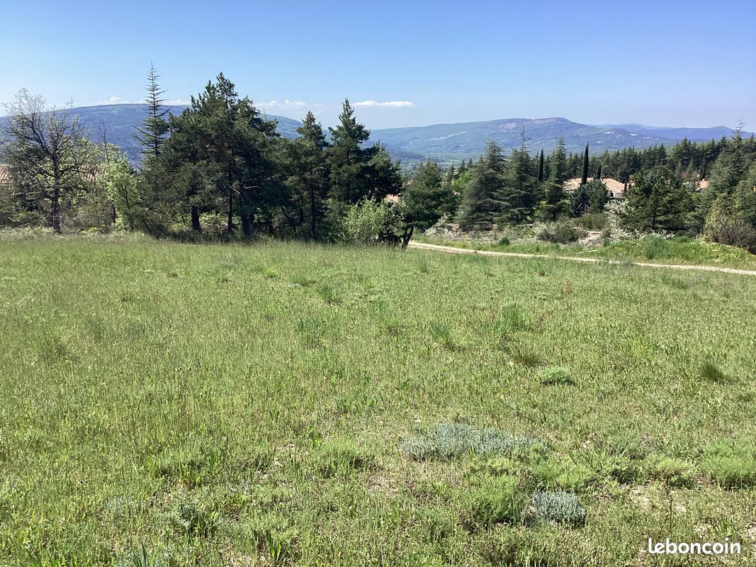 Terrain constructible · à Saint-Étienne-les-Orgues · 139 000 €