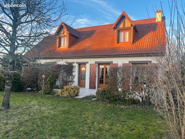 Maison 150m2 au calme avec garage et parkings sur 950m2 sans vis à vis