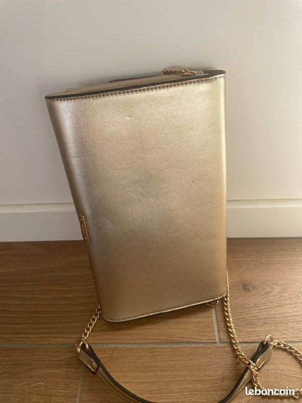 Sac type pochette avec bandoulière en chaîne Accessoires Bagagerie