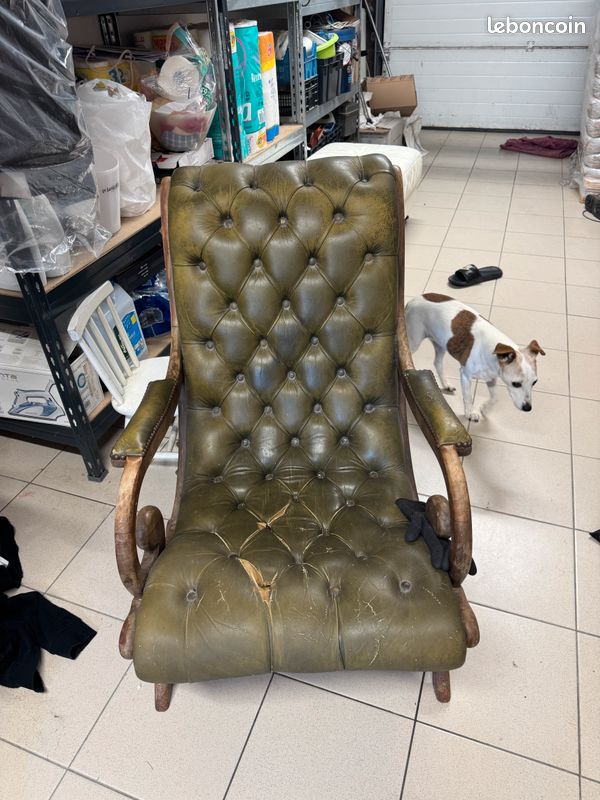 Fauteuil cuir et bois (image 1)