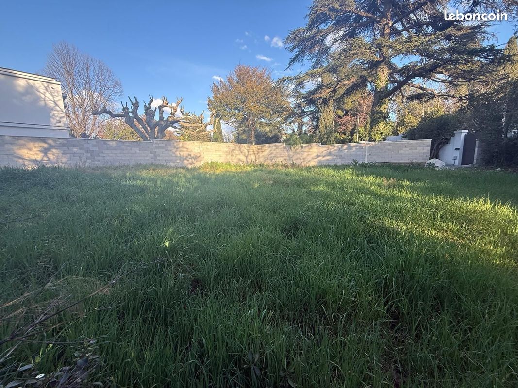 Terrain à bâtir de 750 m² à MARSEILLE 12E (13) · 390 000 €