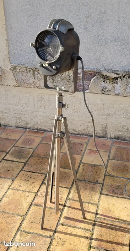 Ancien projecteur Lita avec trépied vintage (image 3)
