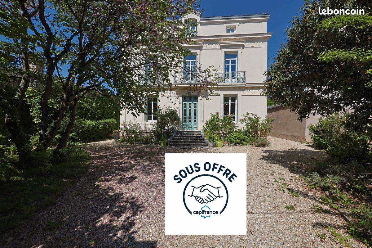 Maison 14 pièces 370 m² · à Bourg-en-Bresse · 370 m² · 850 000 €