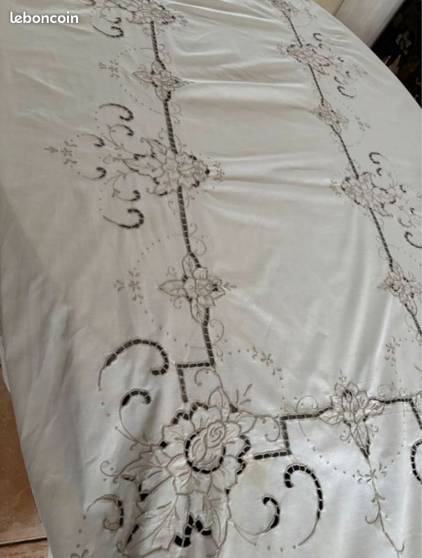 Nappe Rectangulaire Brodée Main - Coton 166x256 Cm - Motif Floral, Classique