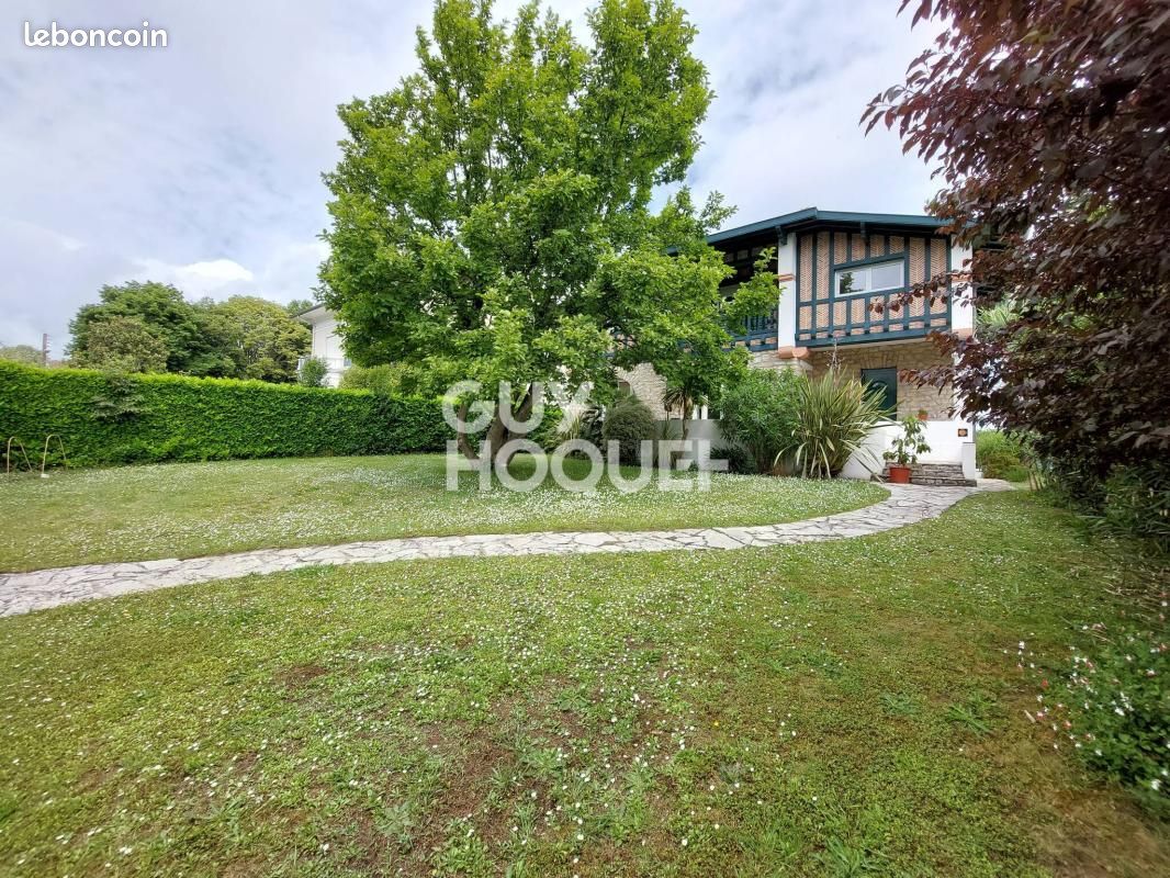 Maison 8 pièces 232 m² · à Dax · 232 m² · 680 000 €