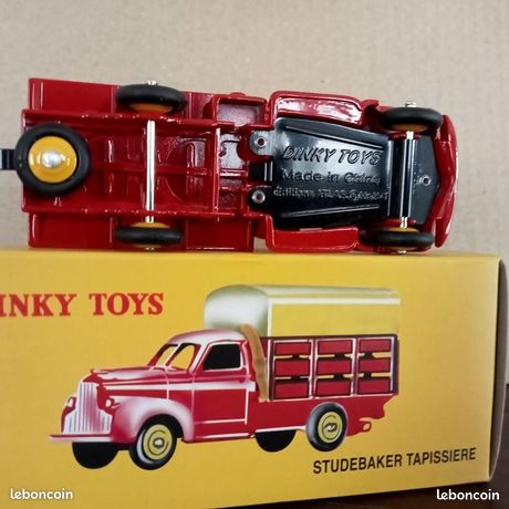 AU JOUET PARISIEN: Dinky Toys France 25L Camion Studebaker Tapissière
