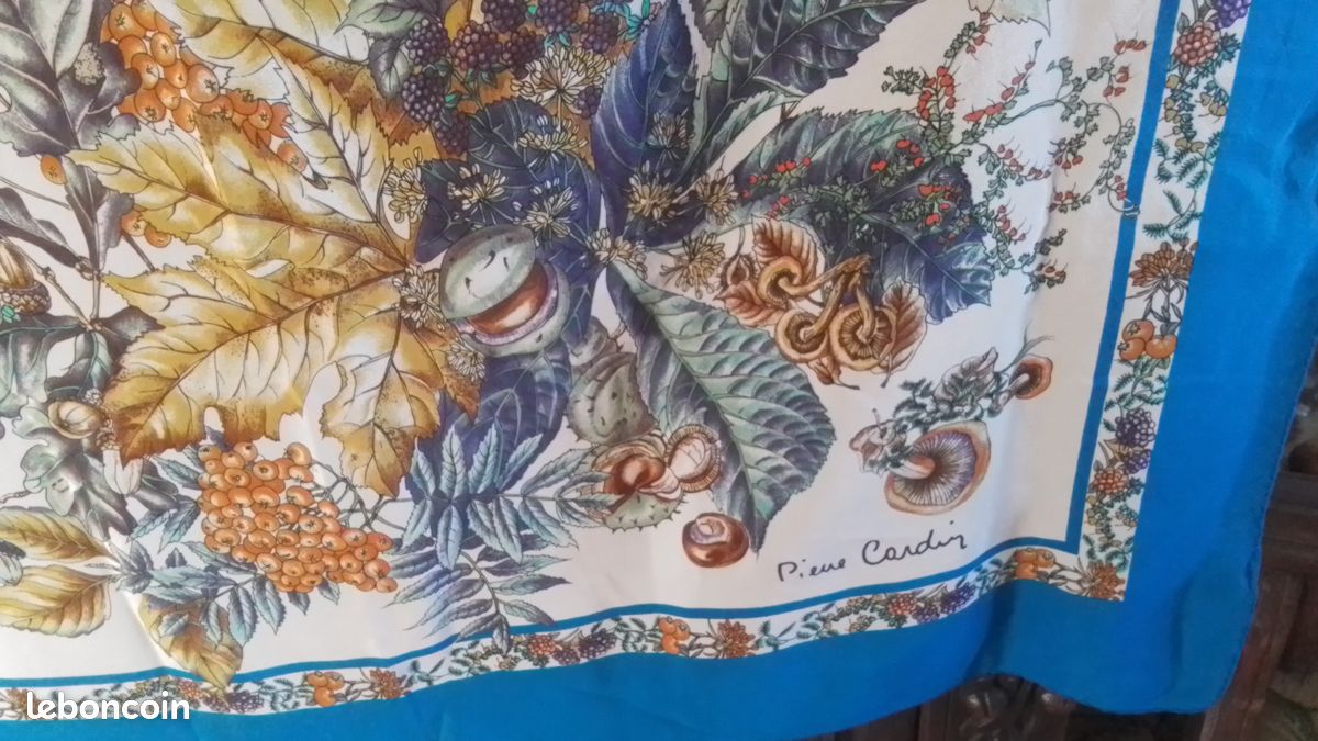 Écharpe En Soie Pierre Cardin à Carreaux Multicolores - Modèle E4, Occasion