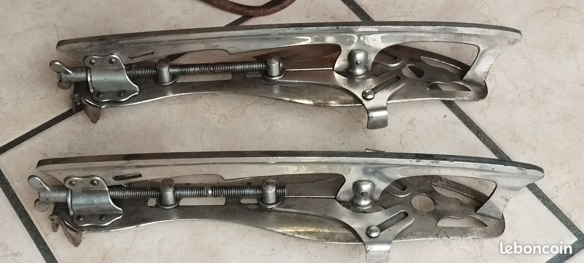 Anciens Patins à Glace Merkir Vintage - Fabriqués En France - Années 60