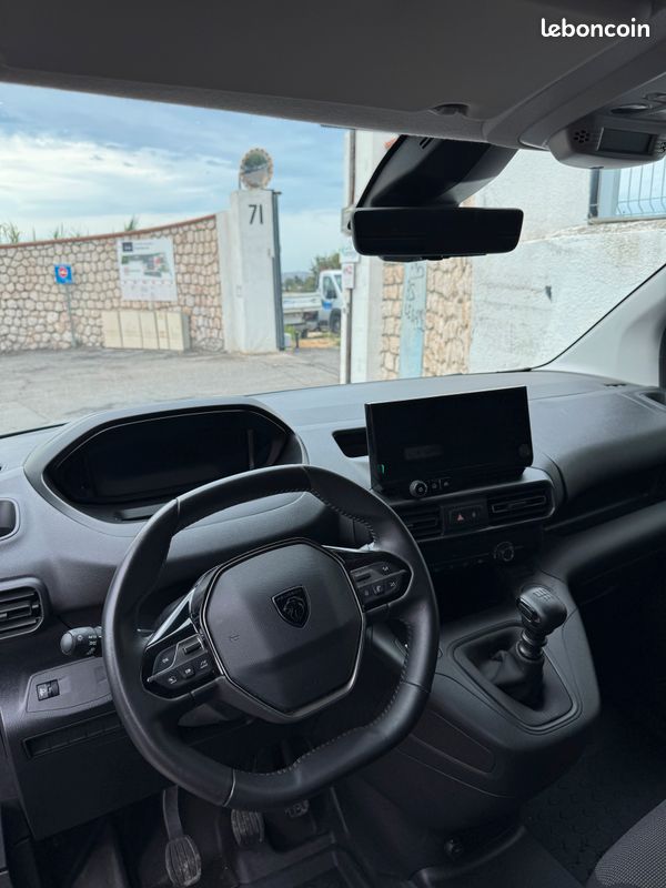 Peugeot Partner 2025 BlueHDi 130 - 39 000KM - LED - Écran tactile - GPS - CarPlay - Caméra - Équipé Avalanche (image 5)