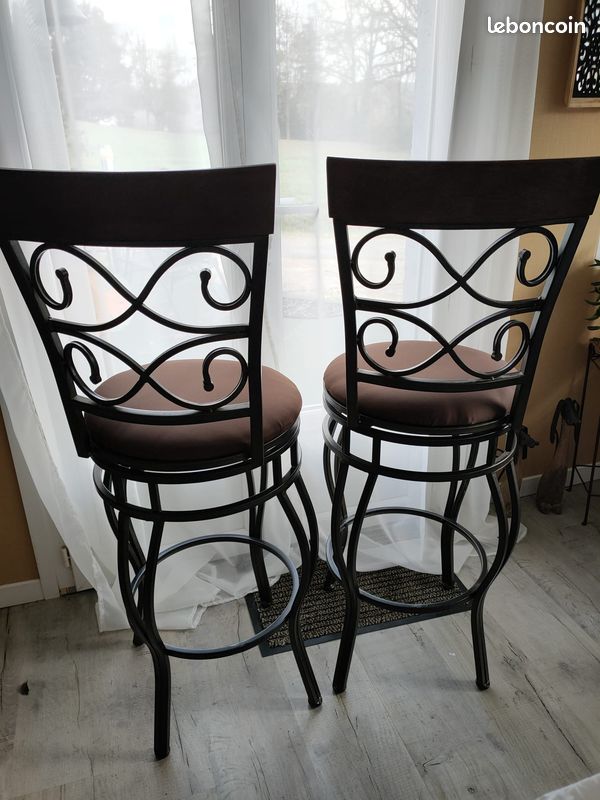 Deux fauteuils de bar (image 1)