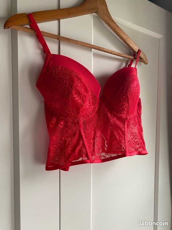 Set Lingerie DKNY Dentelle Rouge - Soutien-gorge Et Slip - Taille Petit, Neuf Avec étiquettes