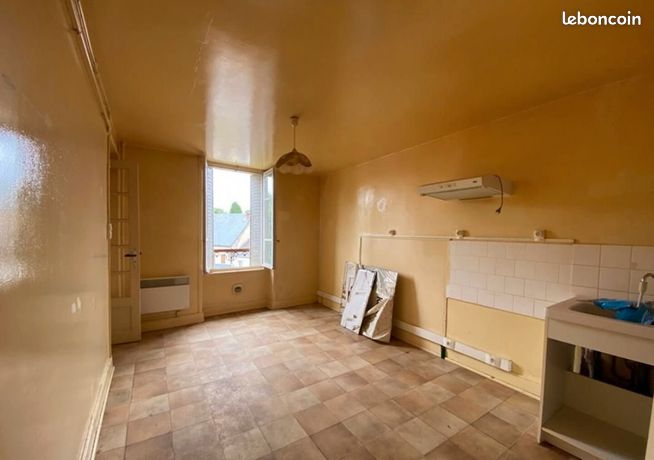 T3 traversant 90m² à rénover – Sarlat centre-ville