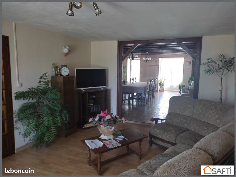 Maison 4 pièces 150 m² - Saint-Georges-de-Noisné 79400 (image principale 5)