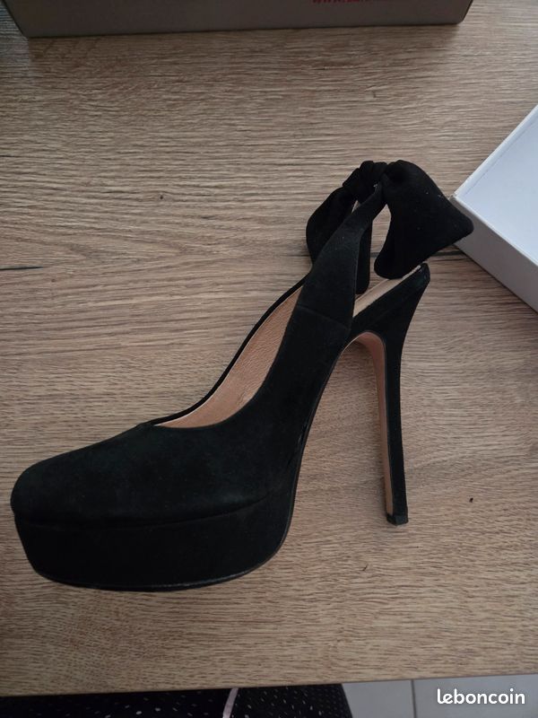 Escarpins COSMOPARIS Noirs En Nubuck - Taille 38 (UK 5), Talon Aiguille 9 Cm, Occasion Très Bon état