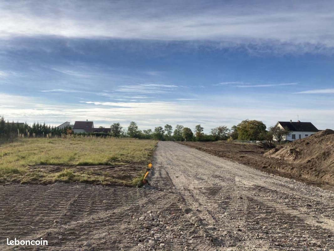 Terrain 700 m² Avermes · 40 000 €