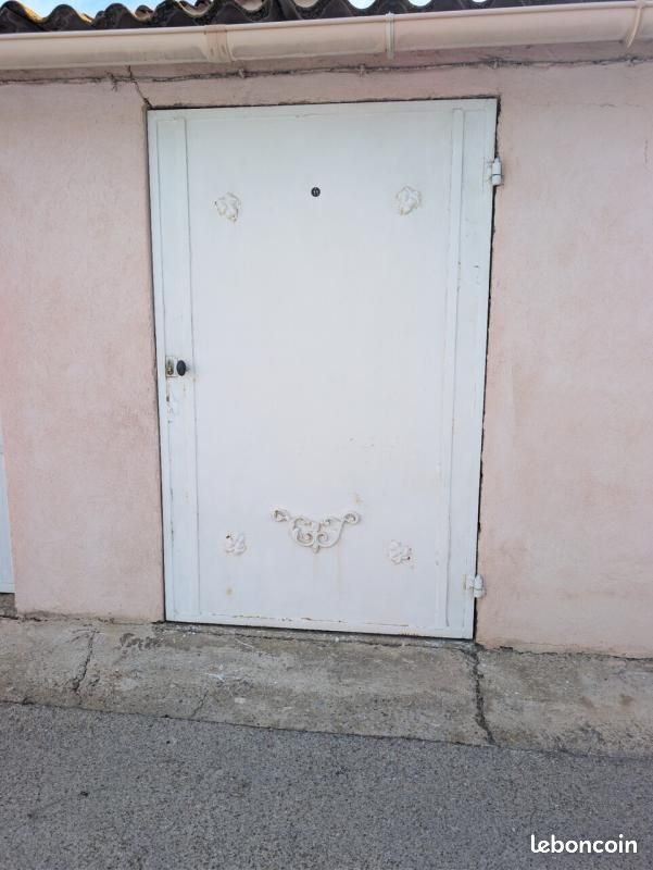 Garage/box Istres · 50 €/mois