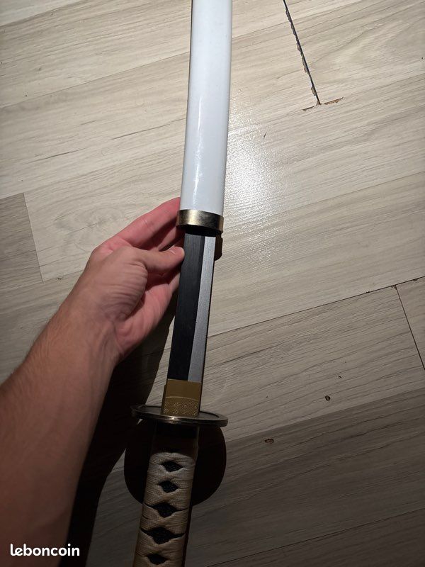 Katana en bois (image 2)