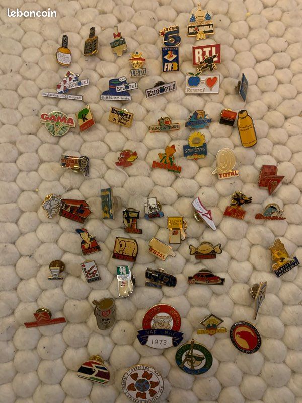 Collection De Pins Vintage - École - Logo "Touche Pas à Mon Cartable"