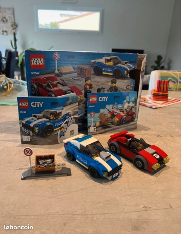 Lego City 60242 policier et voleur la course poursuite (image 1)