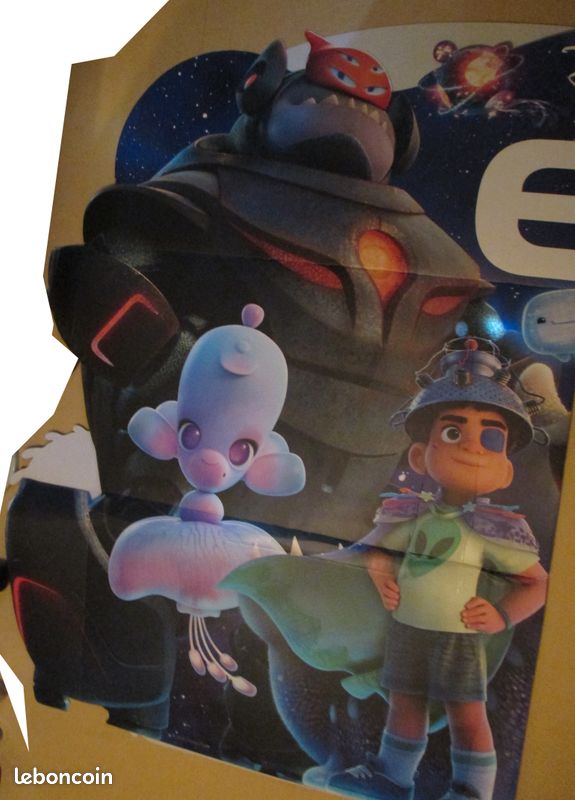 22- PLV totem carton du film Disney Pixar Elio (image 1)