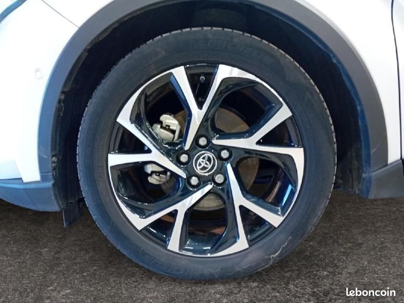 Toyota C-HR 122h Collection 2WD E-CVT MY22 (image 9)