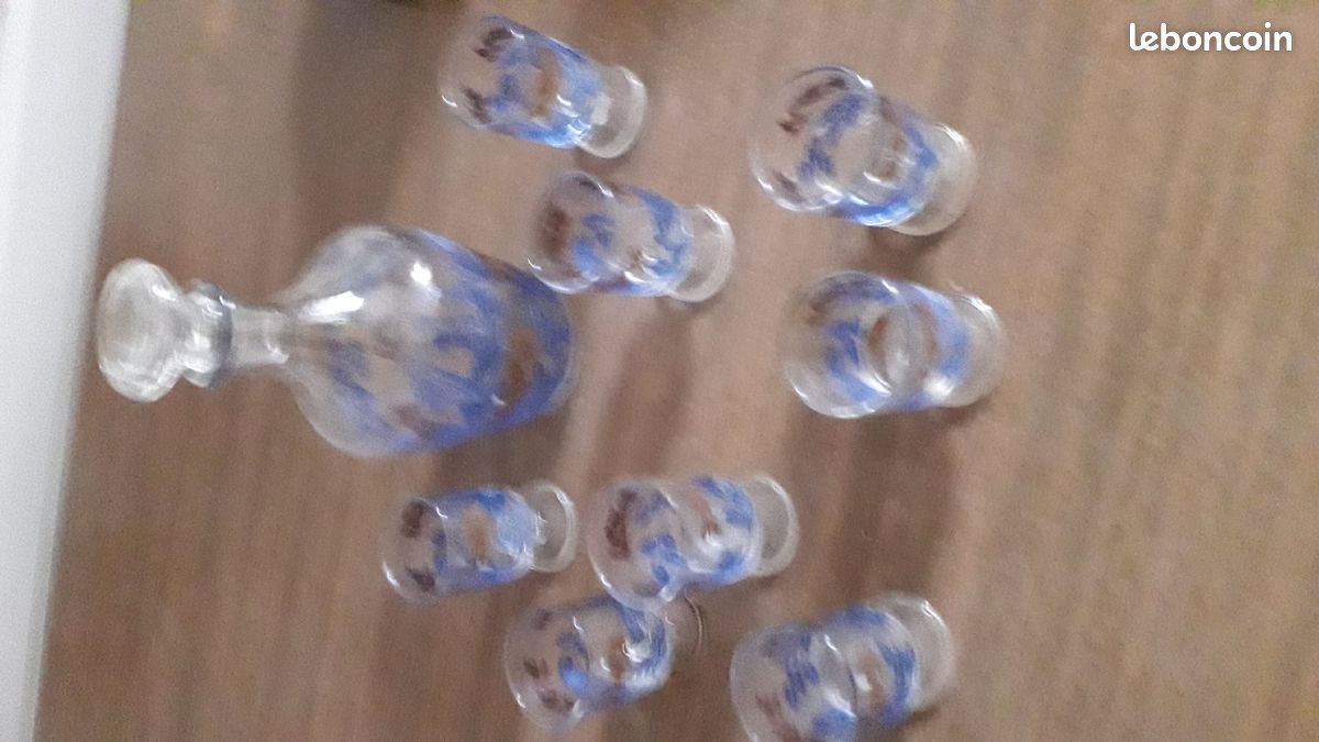 Carafe et ses 8 verres à liqueur (image 2)