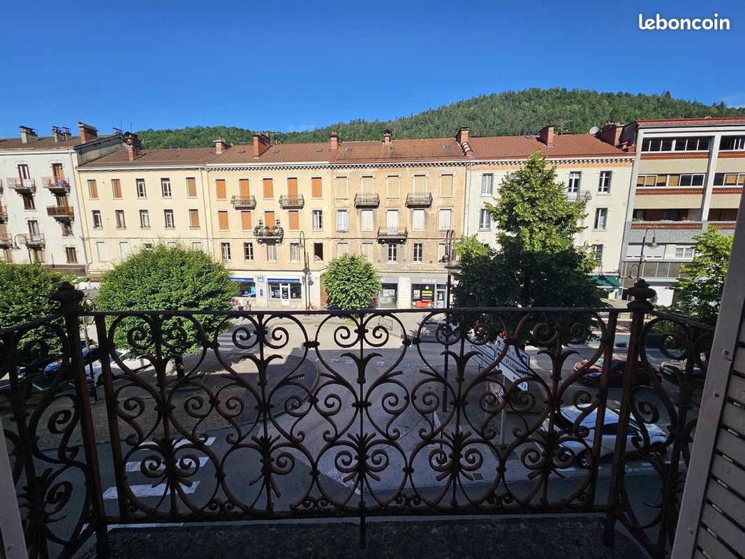 Appartement 5 pièces 156 m² · à Saint-Claude · 156 m² · 115 000 €