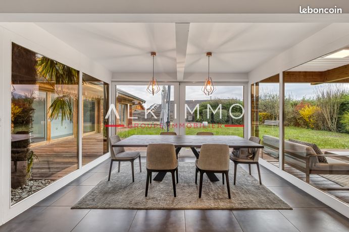 Villa 5 pièces 207 m²