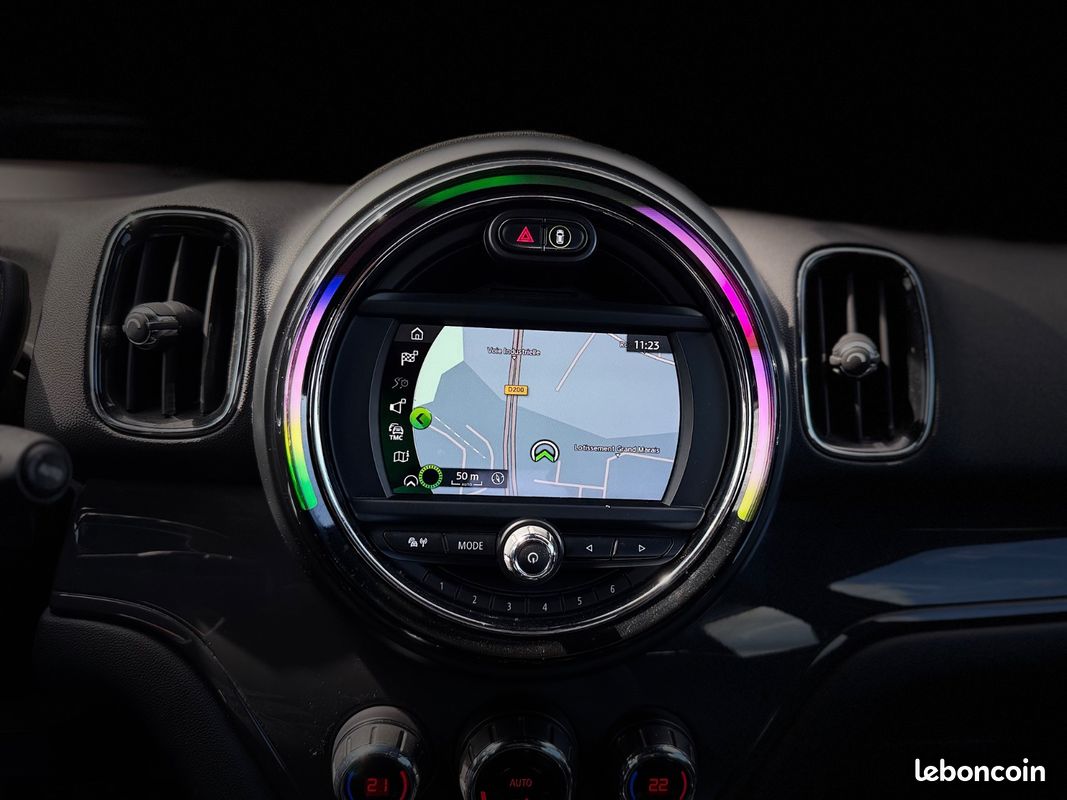 MINI COUNTRYMAN F60 136 ch BVA6 Cooper John Cooper Works CUIR BOITE AUTO GPS GARANTIE 12 MOIS (image 25)
