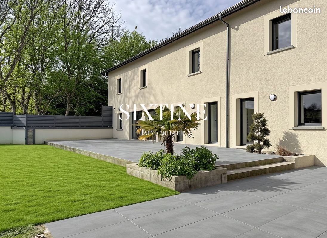 Maison 8 pièces 302 m² · à Bourgoin-Jallieu · 302 m² · 629 000 €