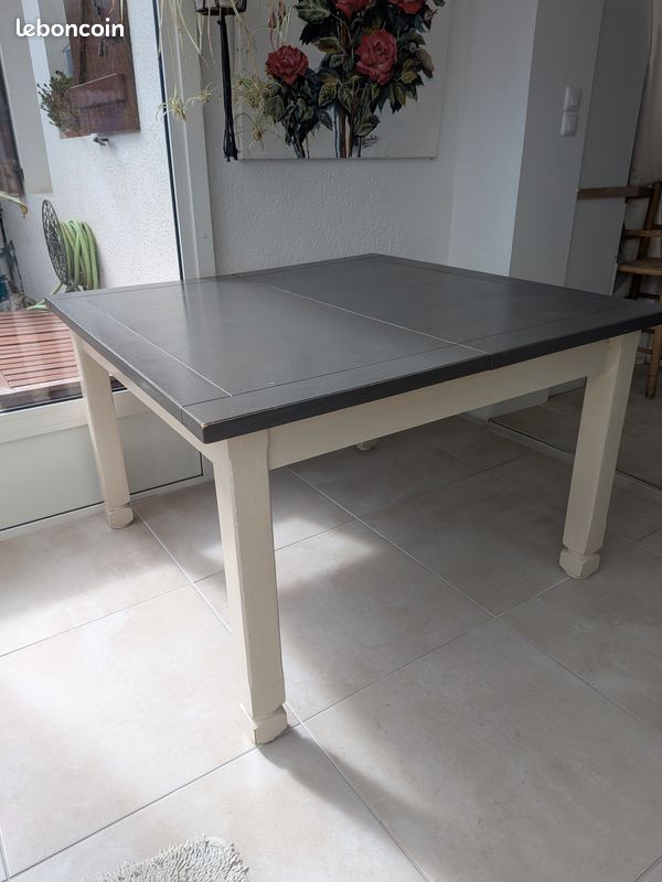 Table carré avec rallonges (image 1)