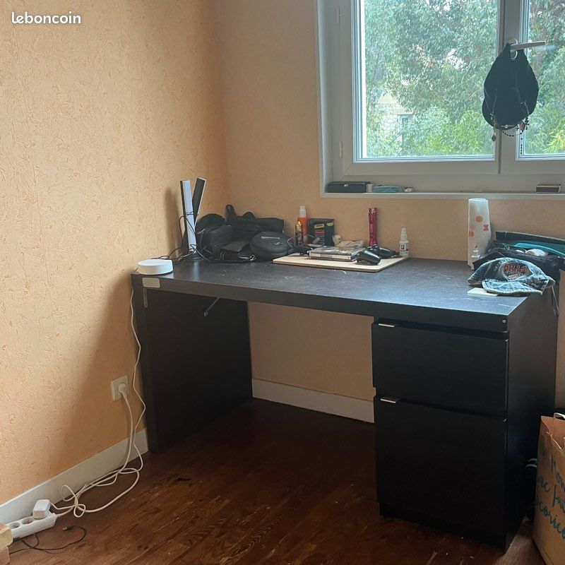 URGENT DON 5 JUIN Bureau noir IKEA avec tiroir et rangement latéral (image 2)