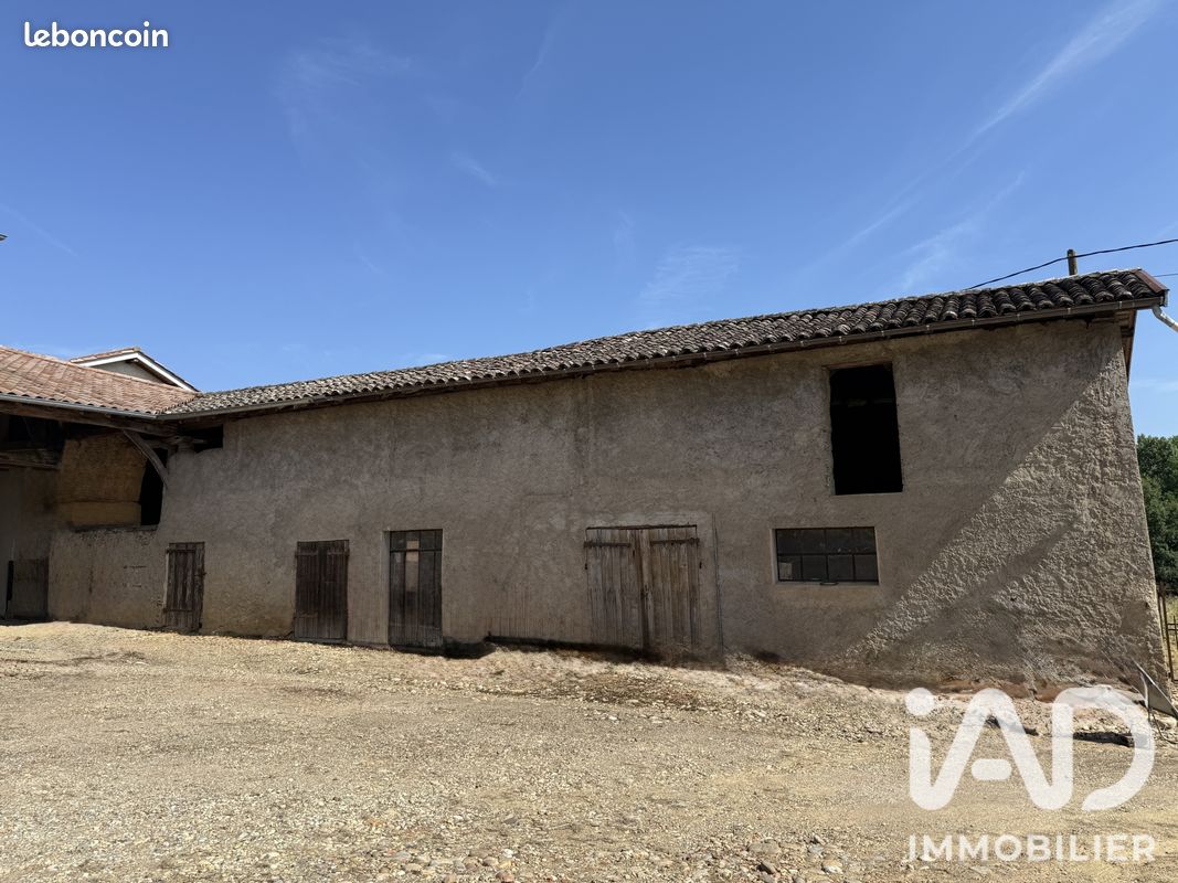 Maison 5 pièces 244 m² · à Chaneins · 244 m² · 119 000 €