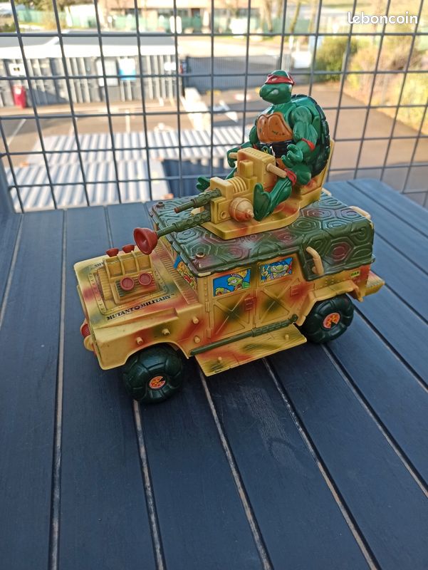 Camion Tortues Ninja Avec 3 Figurines - Jouet D'occasion