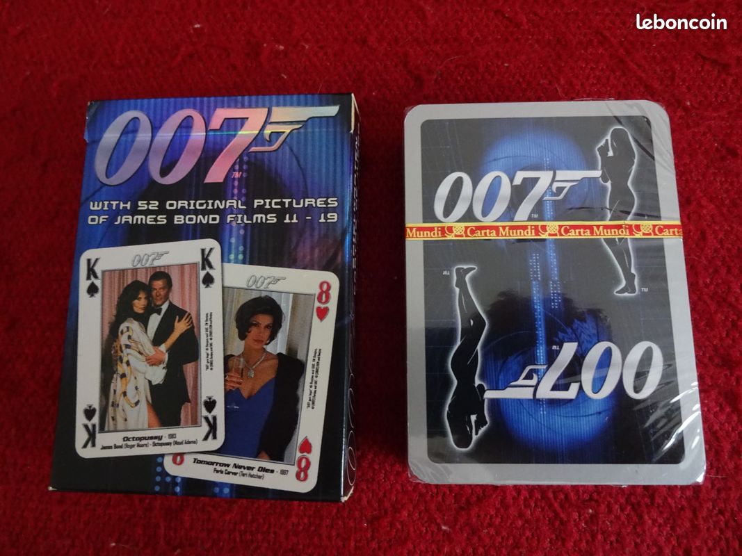 WINNING MOVES Jeu de 54 cartes James Bond pas cher