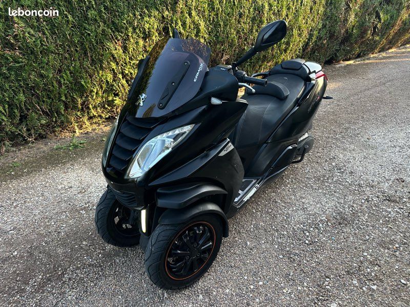 Peugeot Métropolis 400 Black Édition (image 2)