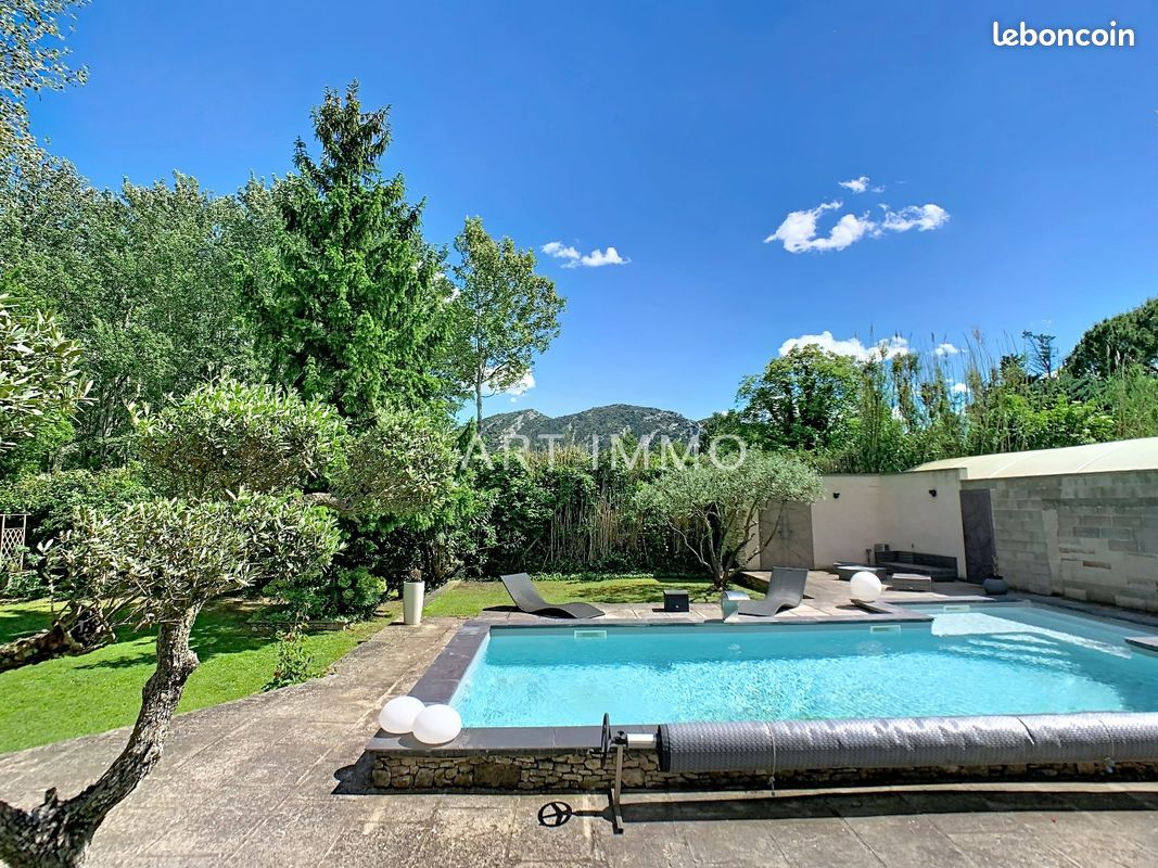 Maison 5 pièces 132 m² · à Robion · 132 m² · 460 000 €