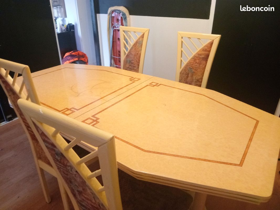 Table et chaises (image 1)