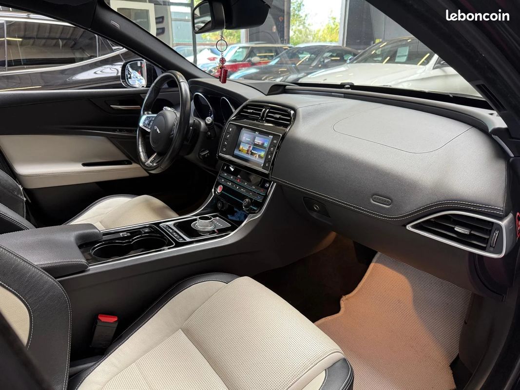 Jaguar xe r-sport 2.0 180 bva (image 19)