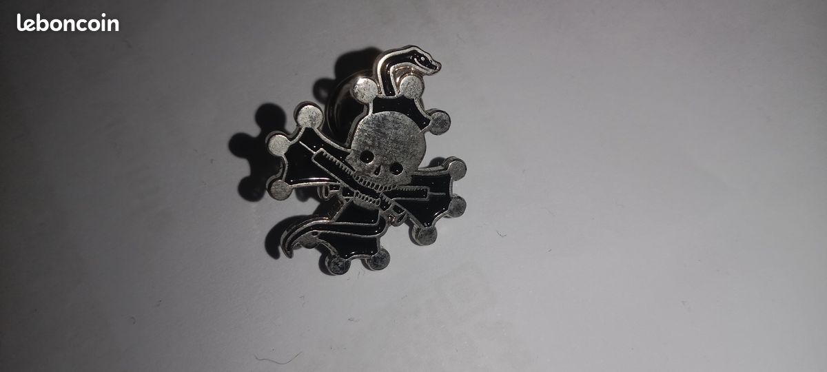 Rare Pins Pin's .. Art Universite Faluche Faculte Medecine Pharma