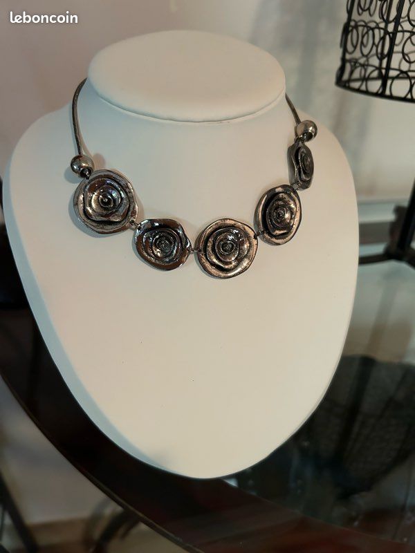 Collier fantaisie métal , B O et bague N 32 (image 1)